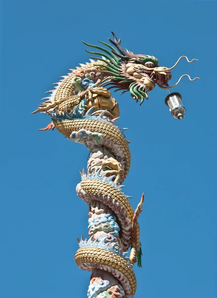 Ancienne statue du Dragon chinois — Photo