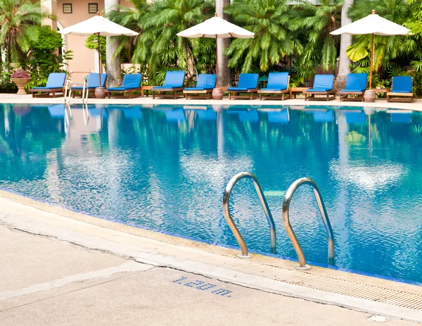 Schönes Schwimmbad. — Stockfoto