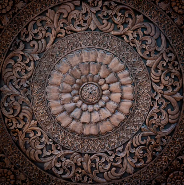 Tay tarzı ahşap mağaracılık desen.