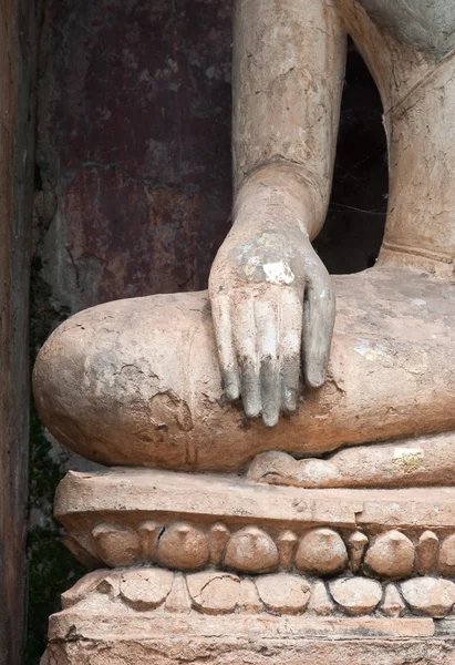 Närbild av hand buddha staty i sukhothai historiska park, — Stockfoto