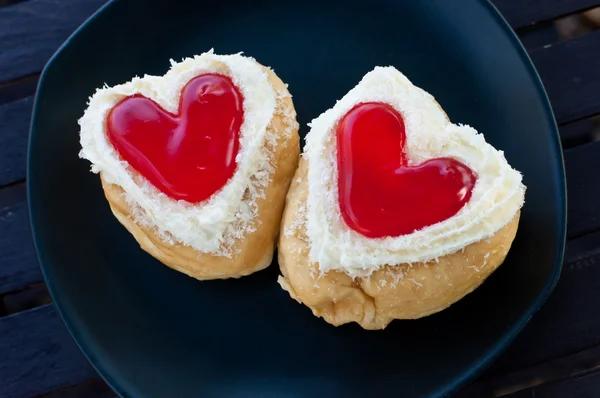 Red heart shape of donut. — Stock Photo, Image