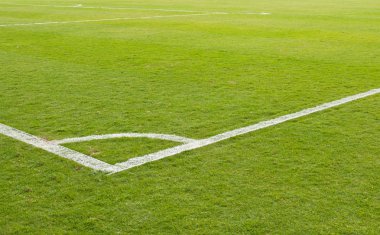 yeşil çim ve futbol alan köşe