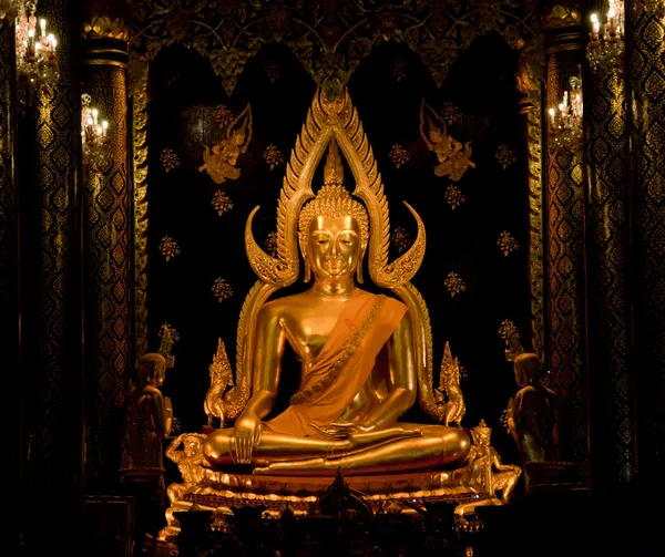 A estátua de buddha no parque histórico de Sukhothai , — Fotografia de Stock