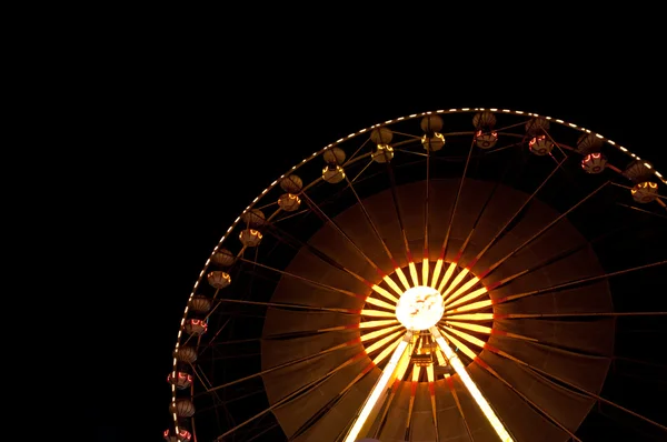 Rueda de la fortuna por la noche. — Foto de Stock