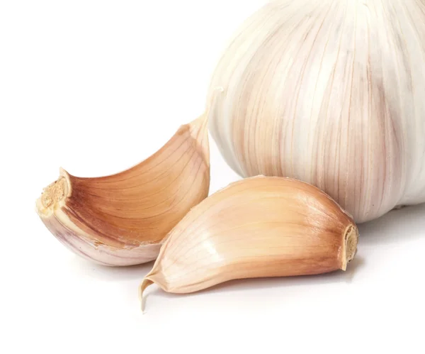 Knoblauch isoliert auf weißem Hintergrund. — Stockfoto