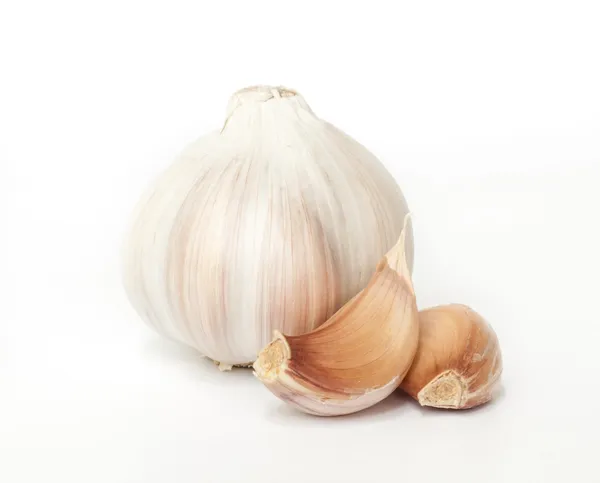 Knoblauch isoliert auf weißem Hintergrund. — Stockfoto