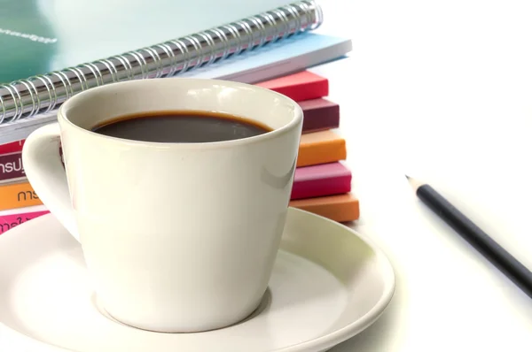 Tasse Kaffee und das Buch. — Stockfoto