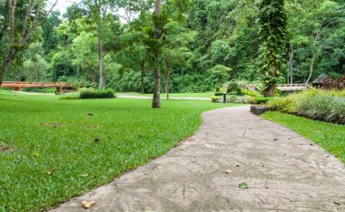 Phu Milli Parkı şarkı söyledi..