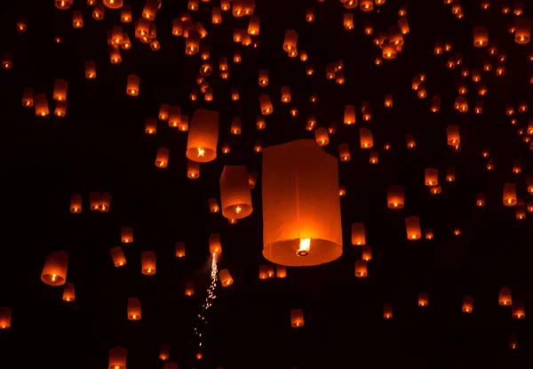 Pływające latarnia festiva. — Zdjęcie stockowe