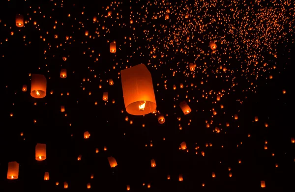 Kayan fener festiva. — Stok fotoğraf