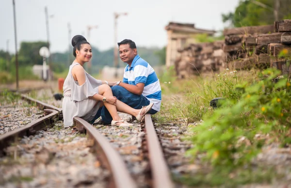 Concept shot de Asiatique jeune couple en amour  . — Photo