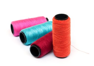renkli iplik makarası.