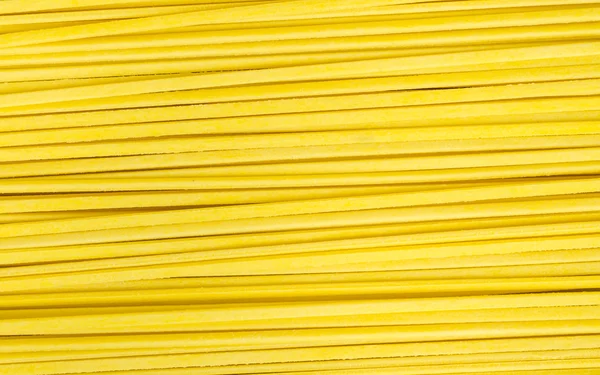 Italiaanse ongekookte spaghetti. — Stockfoto