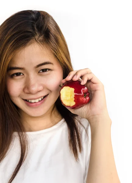 Ung kvinna visar ett äpple. — Stockfoto