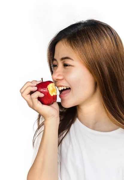 Ung kvinna äter ett äpple. — Stockfoto