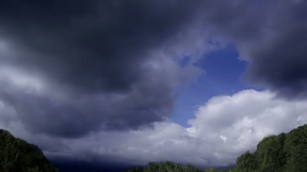 Хмара на небі перед дощем — стокове відео