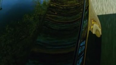 siyah bir araba hareket ülkenin karayolu ile