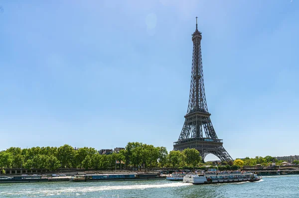 Small Paris Street View Famous Paris Eiffel Tower Cloudy Rainy — Stock Photo, Image