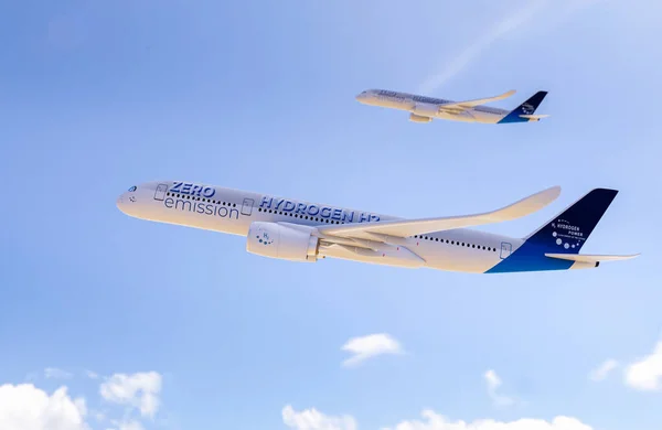 Hidrogénio Preenchido Avião Voando Céu Futuro Conceito Energia Renderização — Fotografia de Stock