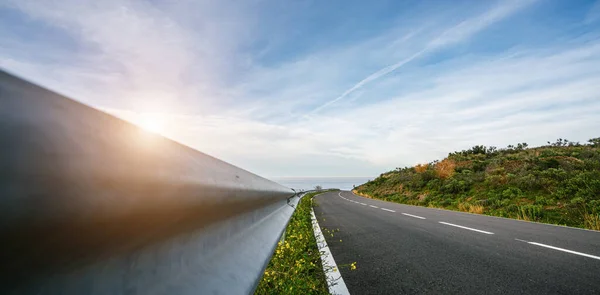 Mar Mediterráneo Carretera Costa Horizonte Las Montañas Verano Con Hermosos —  Fotos de Stock