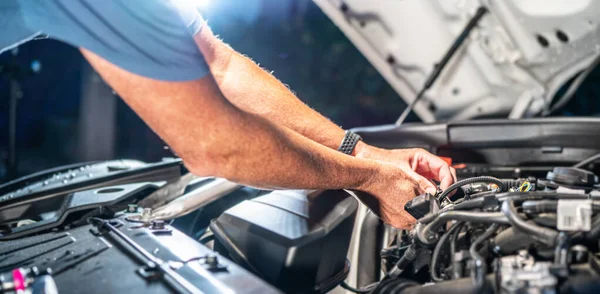 Auto Mechanic Working Car Engine Mechanics Garage Repair Service Authentic — Fotografia de Stock