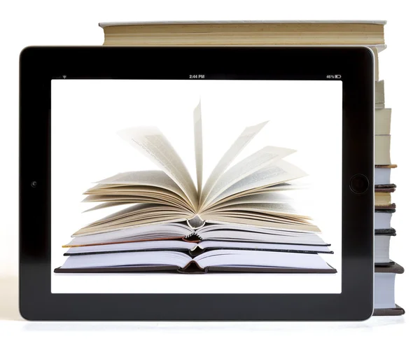 Libri aperti su iPad 3 concetto — Foto Stock