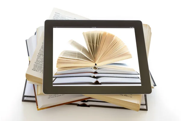 Abrir libros en el concepto de iPad 3 — Foto de Stock