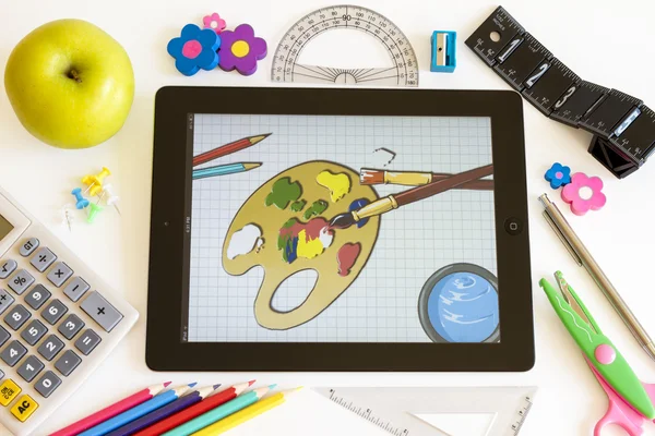 Pittura su Ipad 3 con accessori scolastici — Foto Stock