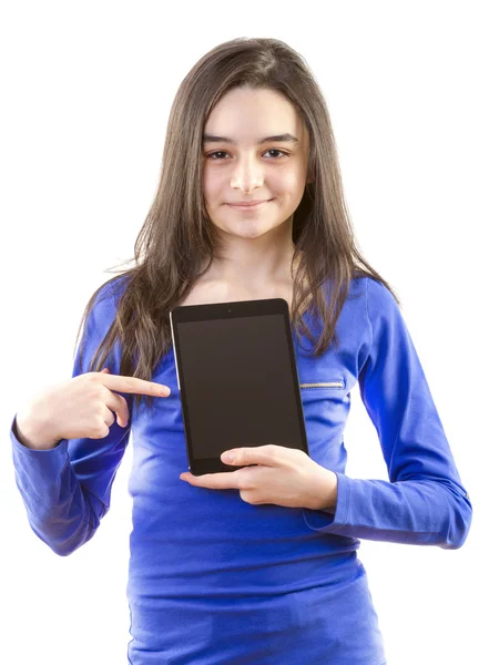 Glückliches Teenie-Mädchen mit digitalem Tablet — Stockfoto