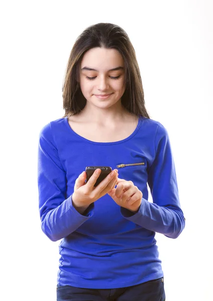 Tonårsflicka med smartphone — Stockfoto