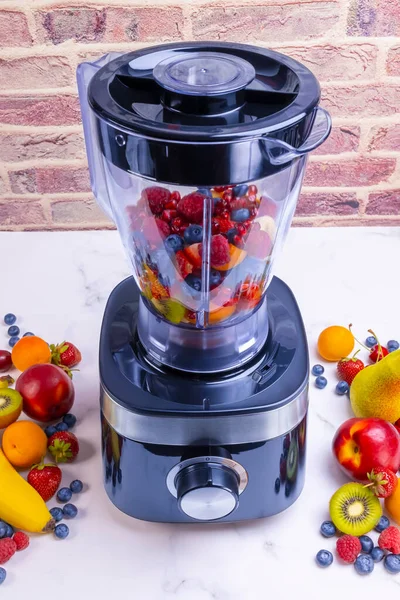 Fresh Fruit Smoothie Blender Preparing Fresh Drink Full Vitamins Healthy — Foto Stock