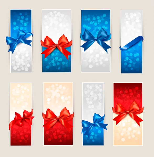 Conjunto de tarjetas de regalo de colores con lazos de regalo con cintas. Vector — Archivo Imágenes Vectoriales