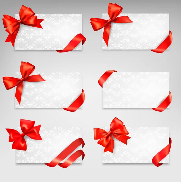 Collection de cartes cadeaux avec rubans rouges. Fond vectoriel — Image vectorielle