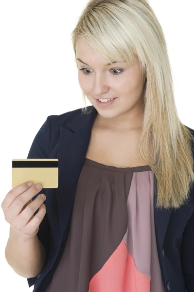 Mujer mirando su tarjeta de crédito —  Fotos de Stock