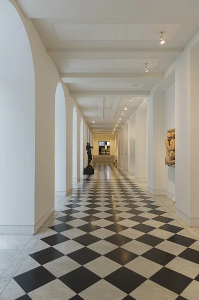 Interior passage with geometric tiled floor — Stock Photo, Image