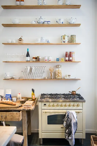 Apartamento pequeño cocina interior — Foto de Stock