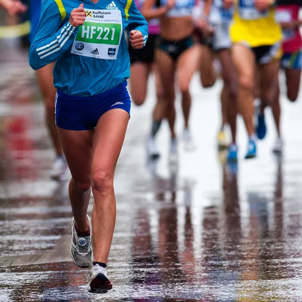 BUCHAREST, ROMANIA - OCTOBER 8: An unidentified marathon runner — Stock Photo, Image