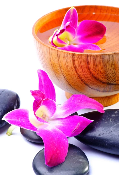 Imagen de la terapia de spa, flores en el agua — Foto de Stock