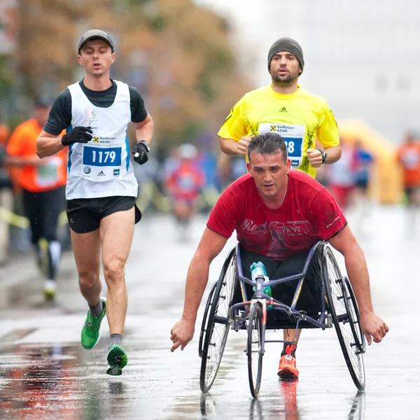 Bucharest, Romanya - 8 Ekim: tanımlanamayan tekerlekli sandalye comp