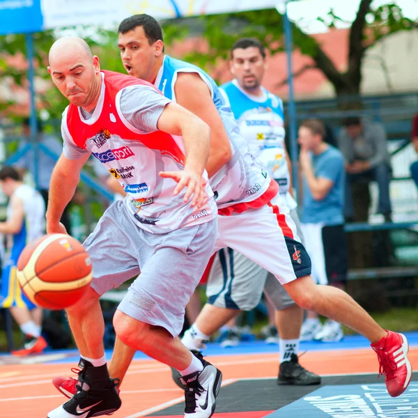 Bukarest, Rumänien - 20 maj: okänd bascketball spelare perfor — Stockfoto