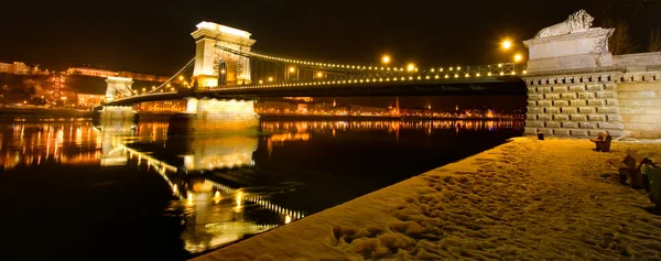 Chain bridge budapest natten, Ungern — Stockfoto
