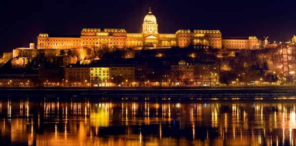 Das königliche schloss in budapest, ungarisch — Stockfoto