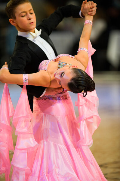 БУХАРЕСТ - 13 МАРТА: Международный конкурс танцевальных мастеров 2010 o
