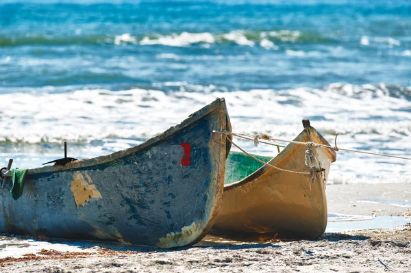 Dwie łodzie na plaży, obrazu hdr — Zdjęcie stockowe