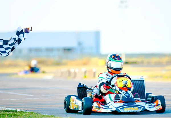 Νεαρός πιλότος που ανταγωνίζονται στην εθνική καρτ Πρωτάθλημα 2012 — Φωτογραφία Αρχείου