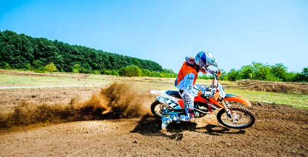 Fiatal versenyző részt vesz a negyedik országos Endurocross-Európa-bajnokság — Stock Fotó
