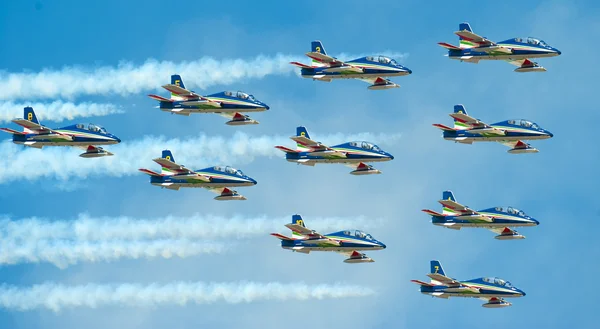 BUCHAREST, RUMANIA - 22 DE JULIO: Demoteam italiano Frecce Tricolori a —  Fotos de Stock