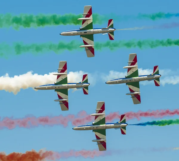 BUCHAREST, ROMANIA - 22 LUGLIO: retrocessione italiana Frecce Tricolori a — Foto Stock