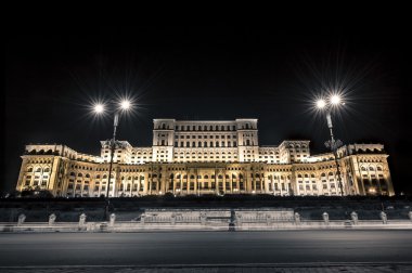 Parlamento Sarayı'nın gece görüntüsü