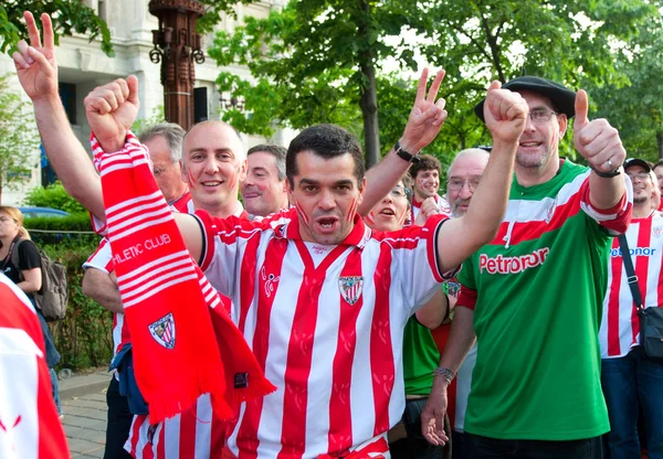 Fani wspieranie zespołu w ostatnim meczu ligi europa — Zdjęcie stockowe